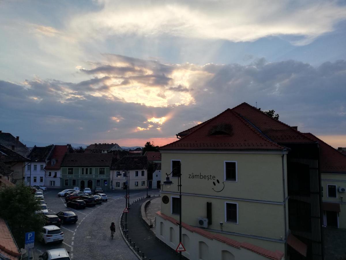 Zur Linde Apartment Sibiu Ngoại thất bức ảnh